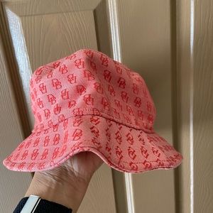 Red Dooney bucket hat